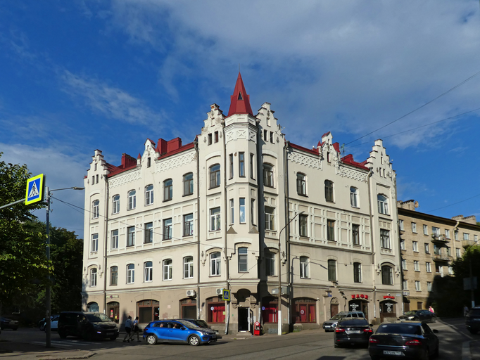 Жилой дом с магазинами акционерного общества «Ахиллес» (Выборг))